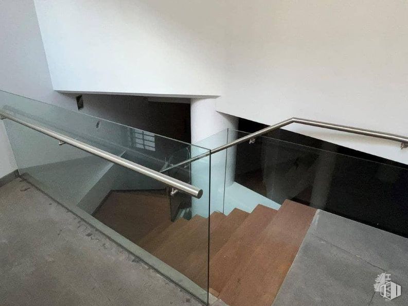 Retail for sale at Calle O´Donnell, Salamanca, Madrid, 28009 with stairs, handrail, metal, baluster, building material, steel and daylighting around