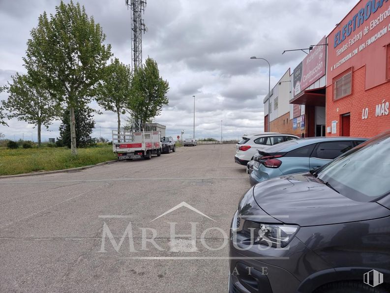 Industrial for rent at Calle Castaños, Torrejón de Velasco, Madrid, 28990 with car, truck, cloud, wheel, sky, vehicle, tire, plant, automotive lighting and motor vehicle around