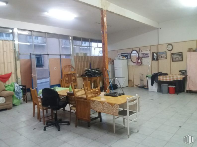 Local en alquiler en Ronda Almendros, 8, Arganda del Rey, Madrid, 28500 con silla, mesa, suelo, madera, edificio, piso, accesorio, madera, techo y casa alrededor