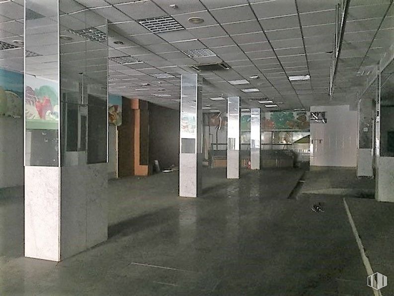 Local en alquiler en Ronda Buenavista, Toledo, 45005 con edificio, accesorio, suelo, suelos, vidrio, material compuesto, techo, espacio, arte y evento alrededor