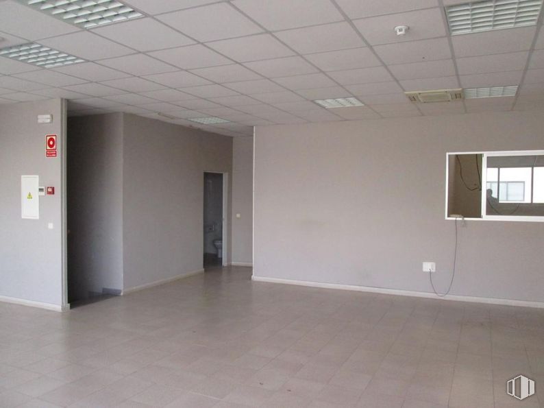 Industrial for sale & for rent at Calle Navas de Buitrago, Villaverde, Madrid, 28021 with hall, fixture, window, interior design, floor, line, flooring, building, wood and ceiling around