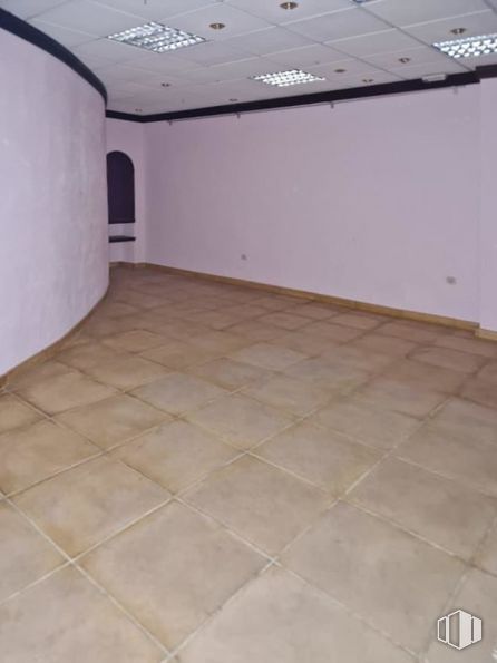 Local en venta en Jacinto Benavente, Villanueva de la Cañada, Madrid, 28691 con alumbrado, accesorio, suelo, suelos, suelo de baldosas, material compuesto, edificio, material de construcción, madera y hormigón alrededor