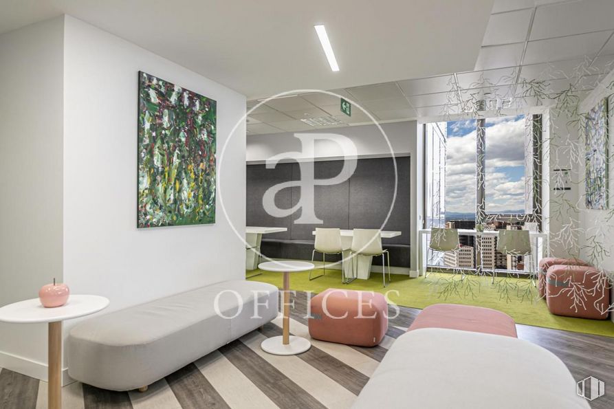 Oficina en alquiler en Edificio Cuzco IV, Paseo Castellana, 141, Tetuán, Madrid, 28046 con mesa, mueble, propiedad, confort, edificio, interiorismo, alumbrado, sofá, decoración y suelos alrededor