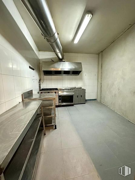 Local en alquiler y venta en Calle Bailén, Centro, Madrid, 28005 con alumbrado, lámpara, edificio, suelo, suelos, accesorio, techo, madera, casa y simetría alrededor