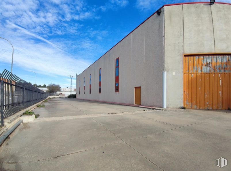 Industrial for sale at Polígono industrial Villacañas, Villacañas, Toledo, 45860 with door, building, window, cloud, sky, property, asphalt, road surface, facade and landscape around