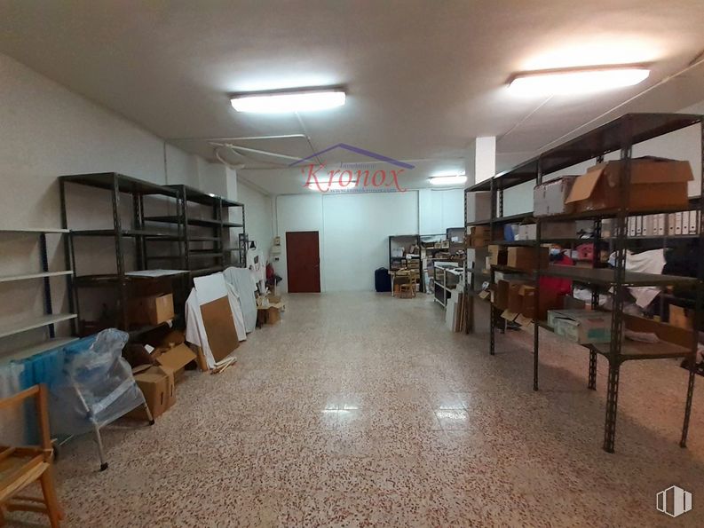 Retail for sale & for rent at Calle Esperanza García, Villa de Vallecas, Madrid, 28031 with lighting, furniture, bookcase, shelf, shelving, interior design, wood, architecture, publication and flooring around