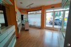 Retail for rent at Avenida Reyes Católicos, Cuenca, 16003 with cabinetry, fixture, wood, floor, flooring, automotive exterior, building, hall, house and vehicle door around