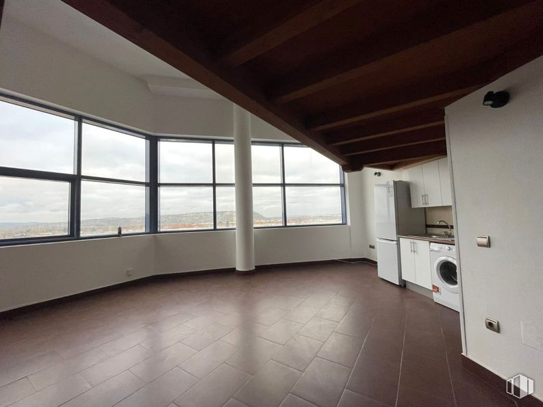 Office for sale at Torre 1, Avenida Madrid, 88, Arganda del Rey, Madrid, 28500 with washing machine, window, refrigerator, home appliance, ceiling, flooring, floor, interior design, apartment and room around