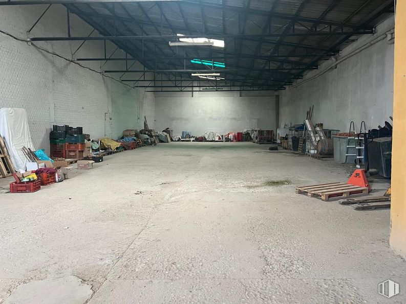 Industrial for sale at Calle Doctor Vergara Palencia, Fuentidueña de Tajo, Madrid, 28597 with light fixture, lighting, hall, floor, flooring, asphalt, tints and shades, concrete, fixture and metal around