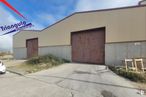 Nave en alquiler en Polígono Industrial Hontoria, Segovia, 40195 con puerta, edificio, luz de estacionamiento, planta, cielo, nube, propiedad, asfalto, superficie de la carretera y vehículo alrededor