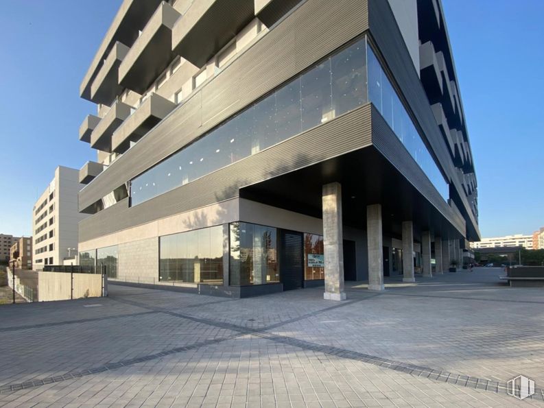 Local en alquiler en Future Center Arena, Calle José Hierro, 94, Rivas-Vaciamadrid, Madrid, 28529 con edificio, cielo, ventana, sombra, diseño urbano, edificio comercial, material compuesto, fachada, inmobiliario y ciudad alrededor