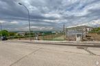 Land for sale at Calle Cuesta Carros, 26, Paracuellos de Jarama, Madrid, 28860 with street light, building, cloud, sky, plant, road surface, asphalt, land lot, thoroughfare and tree around