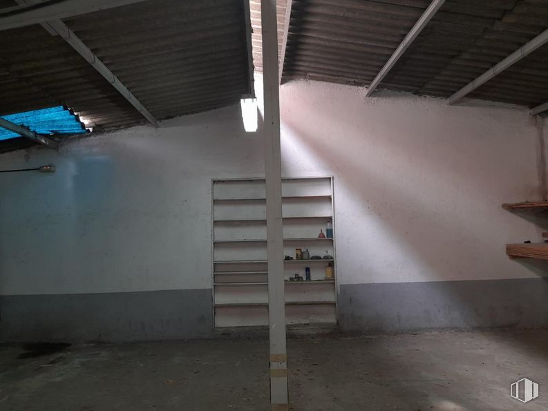 Industrial for sale at Calle Potasa, Villaverde, Madrid, 28021 with bookcase, furniture, property, wood, interior design, floor, flooring, fixture, material property and stairs around