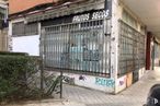 Retail for sale at Paseo Puerto Rico, 2, Fuenlabrada, Madrid, 28945 with building, tire, plant, neighbourhood, wood, facade, window, art, city and font around