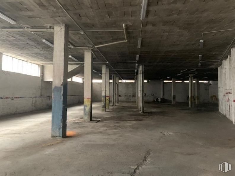 Retail for sale at Calle Boalito, 37, Colmenar Viejo, Madrid, 28770 with window, floor, flooring, building, composite material, ceiling, concrete, parking, hall and gas around