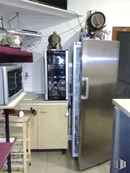 Retail for rent at Zona céntrica, Cuenca, 16004 with refrigerator, microwave oven, table top, furniture, cabinetry, major appliance, gas, engineering, gas stove and machine around