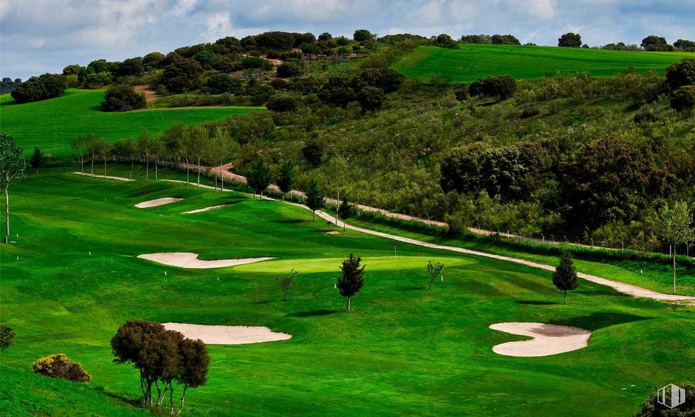 Suelo en venta en Campo de Golf Green Sire Golf, Cabanillas del Campo, Guadalajara, 19171 con cielo, planta, verde, nube, golf, club de golf, árbol, entorno natural, paisaje natural y lote de terreno alrededor