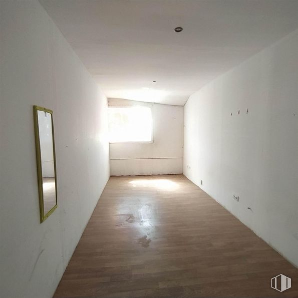 Nave en venta en Calle Henares, Velilla de San Antonio, Madrid, 28891 con edificio, accesorio, casa, madera, suelo, ventana, propiedad material, pintura, suelos y tinte para madera alrededor