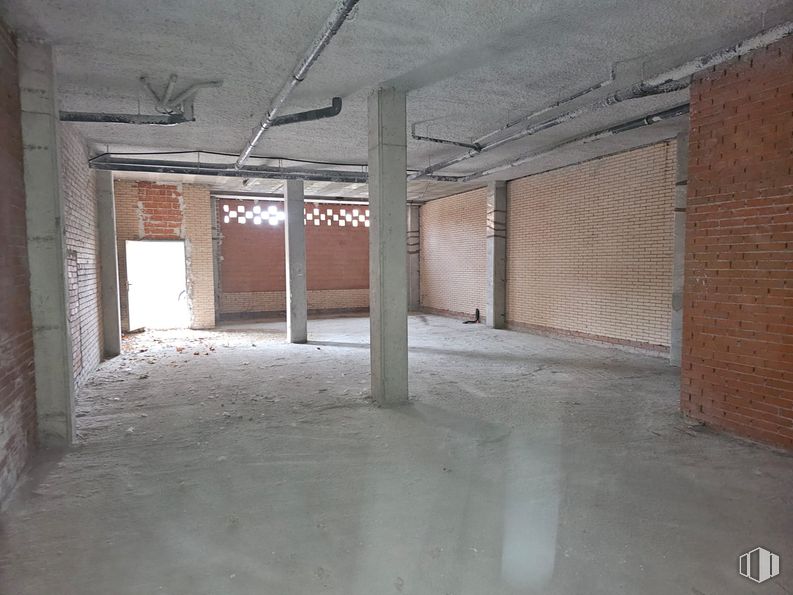 Retail for sale & for rent at Calle Juan Genovés, Torrejón de Ardoz, Madrid, 28850 with door, floor, flooring, ceiling, composite material, concrete, brickwork, building material, column and hall around