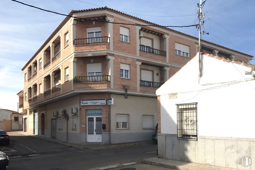 Retail for rent at Calle Carmen, 1, Sonseca, Toledo, 45100 with window, building, sky, property, cloud, electricity, urban design, television antenna, house and residential area around