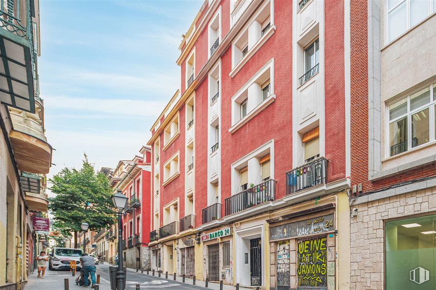 Retail for sale at Calle Barco, Centro, Madrid, 28004 with window, building, sky, urban design, cloud, residential area, road surface, neighbourhood, road and sidewalk around