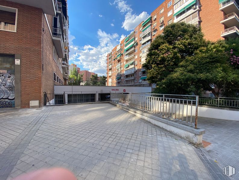 Local en venta en Avenida de Baviera, 5, Salamanca, Madrid, 28028 con edificio, ventana, cielo, nube, propiedad, árbol, superficie de carretera, asfalto, diseño urbano y planta alrededor