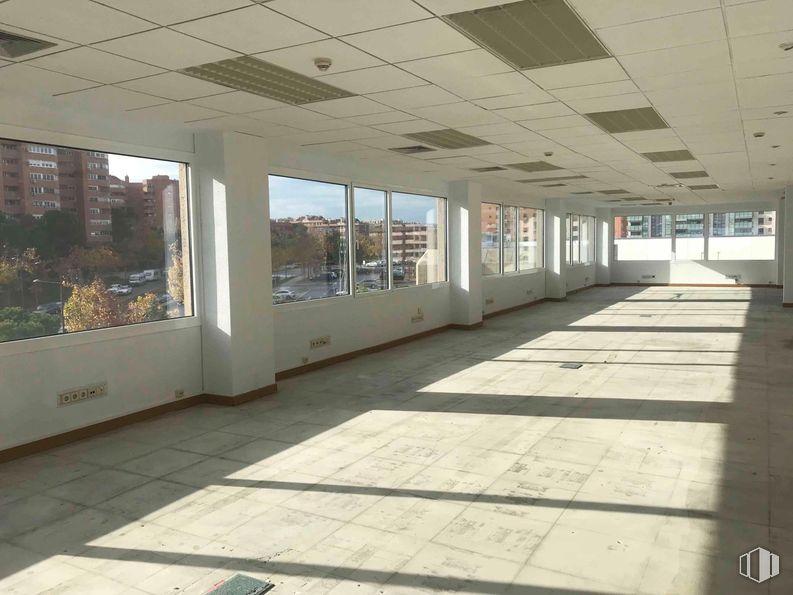 Office for rent at Zona Tres Cantos, Tres Cantos, Madrid, 28760 with window, floor, composite material, commercial building, glass, apartment, high-rise building, condominium, concrete and headquarters around