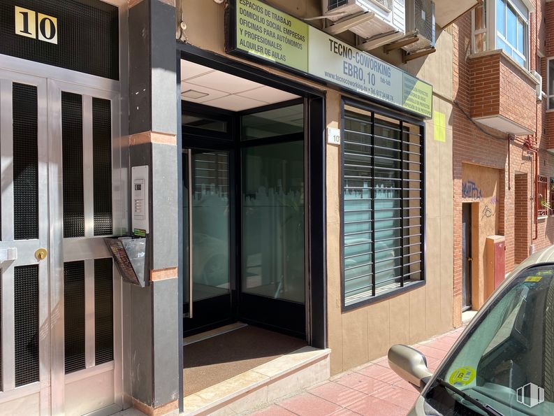 Oficina en alquiler en Calle Ebro, 10, Alcobendas, Madrid, 28100 con persiana de la ventana, coche, ventana, puerta, propiedad, alumbrado, edificio, iluminación del automóvil, accesorio y vehículo alrededor