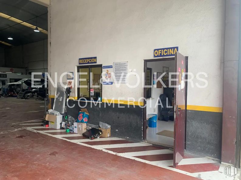 Industrial for sale at Calle Puerto Guadarrama, Móstoles, Madrid, 28935 with automotive design, gas, flooring, machine, automotive tire, art, event, wheel, font and automotive wheel system around