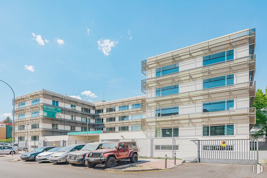 Oficina en venta en Avenida Industria, 44, Alcobendas, Madrid, 28108 con edificio, coche, cielo, neumático, durante el día, rueda, ventana, nube, vehículo y diseño urbano alrededor