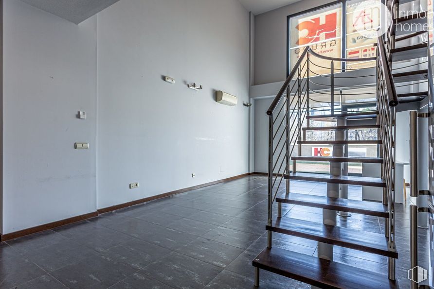 Oficina en venta en Avenida Constitución, Coslada, Madrid, 28820 con accesorio, puerta, madera, escaleras, suelo, suelos, edificio, material compuesto, techo y en paralelo alrededor