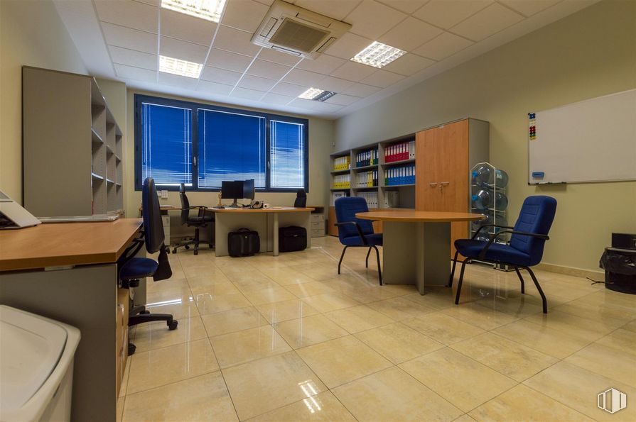 Office for sale at Polígono Industrial Mapfre, Alcalá de Henares, Madrid, 28806 with chair, desk, window, table, furniture, office chair, floor, flooring, computer monitor and ceiling around