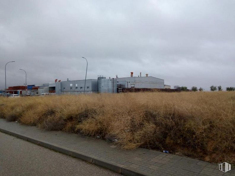 Land for sale at Polígono Industrial el Llano, 26, Villarrubia de Santiago, Toledo, 45360 with sky, cloud, plant, street light, asphalt, plain, natural landscape, building, road and grassland around