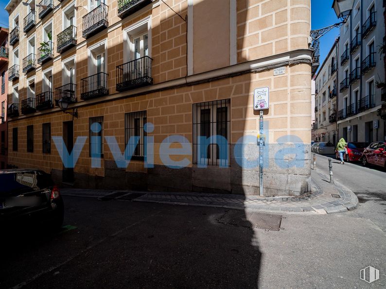 Local en venta en Calle San Simón, Centro, Madrid, 28012 con coche, edificio, ventana, superficie de la carretera, asfalto, diseño urbano, ladrillo, arte, ciudad y fachada alrededor