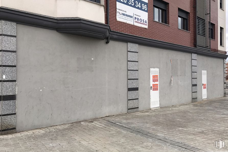 Retail for sale & for rent at Avenida Derechos Humanos, Ávila, 05003 with window, wood, road surface, asphalt, sidewalk, fixture, brick, building, brickwork and composite material around