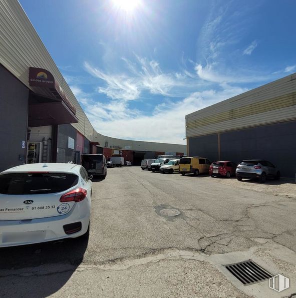 Industrial for sale at Calle Juan de la Cierva, Valdemoro, Madrid, 28341 with car, building, sky, cloud, land vehicle, vehicle, wheel, tire, automotive tire and automotive design around