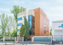 Office for sale & for rent at Calle Francisco Gervás, 9, Alcobendas, Madrid, 28100 with building, sky, cloud, plant, daytime, property, tree, architecture, urban design and tower block around