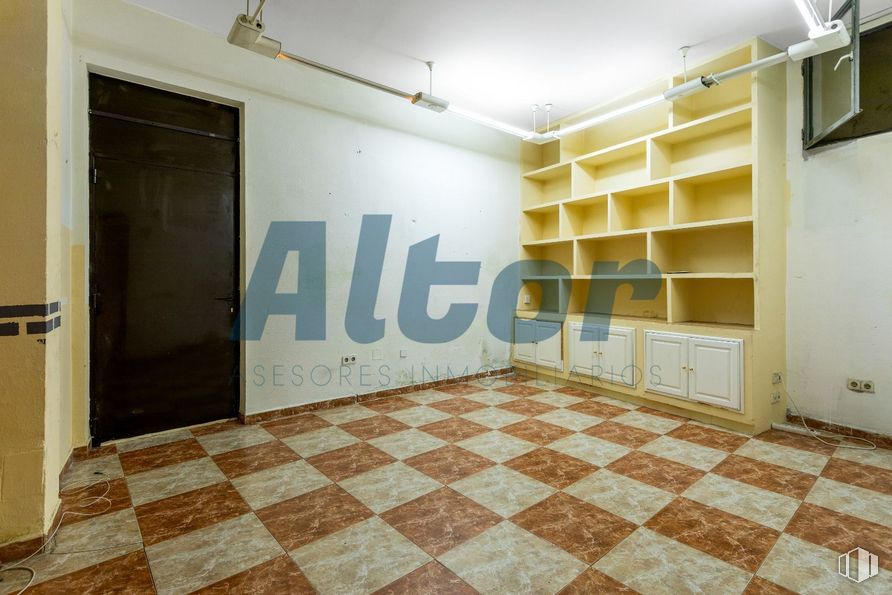 Local en venta en Paseo Pontones, Arganzuela, Madrid, 28005 con puerta, alumbrado, alacena, propiedad, accesorio, madera, suelo de baldosas, interiorismo, suelos y suelo alrededor