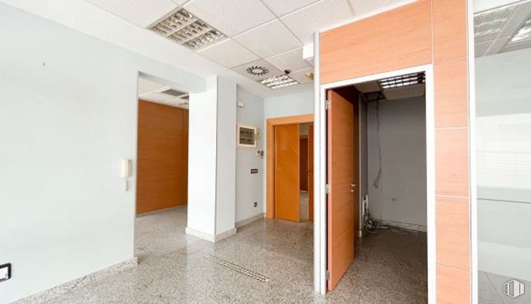 Oficina en venta en Edificio Apolo, Calle Pollensa, 2, Las Rozas de Madrid, Madrid, 28230 con puerta, accesorio, madera, interiorismo, suelo, suelos, exterior del automóvil, hall, techo y material compuesto alrededor