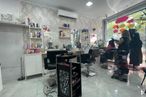 Retail for rent at Zona Portazgo, Puente de Vallecas, Madrid, 28038 with person, clothing, top, chair, beauty salon, interior design, personal care, makeover, customer and retail around