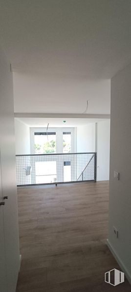 Oficina en venta en Calle Laguna del Marquesado, Villaverde, Madrid, 28021 con ventana, accesorio, valla, madera, suelo, suelos, vidrio, madera dura, material compuesto y techo alrededor