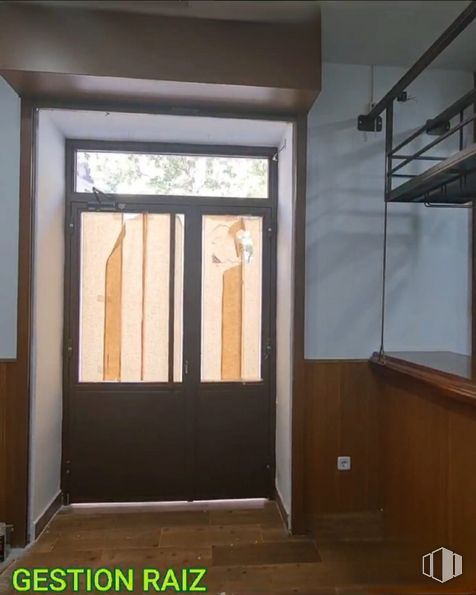 Local en alquiler en Zona centro, Centro, Madrid, 28012 con puerta, accesorio, madera, sombra, tinte para madera, edificio, suelos, puerta de casa, madera dura y vidrio alrededor