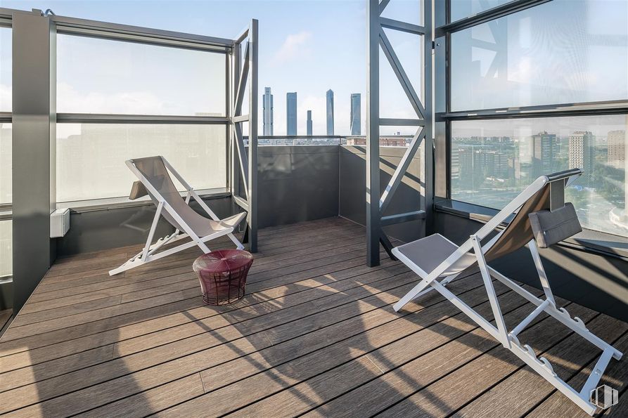 Oficina en alquiler en Edificio One Ágora, Calle Serrano Galvache, 26, Ciudad Lineal, Madrid, 28033 con silla, cielo, nube, madera, ventana, edificio, interiorismo, suelo, condominio y suelos alrededor