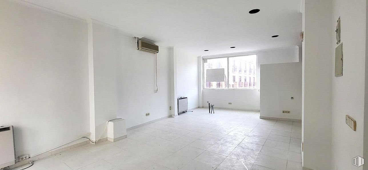 Local en venta en Casco urbano, Majadahonda, Madrid, 28220 con accesorio, edificio, suelo, suelos, hall, madera, techo, ventana, material de construcción y madera dura alrededor