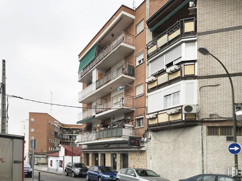 Local en alquiler en Paseo Estación, 3, Móstoles, Madrid, 28931 con coche, edificio, ventana, vehículo terrestre, neumático, rueda, cielo, vehículo, diseño urbano y condominio alrededor