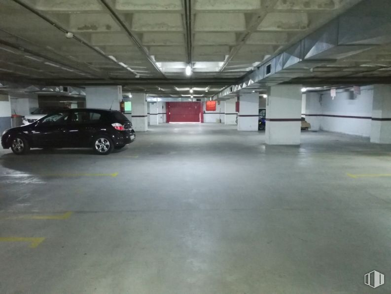 Nave en alquiler en Calle Haya, 15, Carabanchel, Madrid, 28044 con coche, rueda, neumático, luz de estacionamiento, vehículo, luces traseras y de freno, iluminación del automóvil, neumático de automoción, luz de posición lateral y suelo alrededor