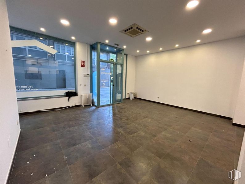 Local en alquiler en Paseo Castellana, Chamartín, Madrid, 28046 con puerta, edificio, hall, madera, suelo, suelos, accesorio, casa, madera dura y vidrio alrededor