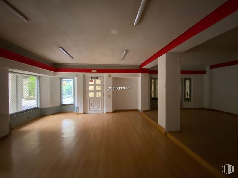 Retail for sale at Paseo Ezequiel González, Segovia, 40002 with building, fixture, hall, wood, window, flooring, house, hardwood, ceiling and wood stain around