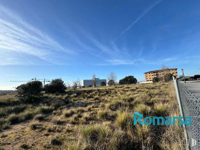 Land for sale at Avenida Juan Carlos I, Ávila, 05004 with building, sky, cloud, plant, natural landscape, land lot, plain, grass, grassland and horizon around