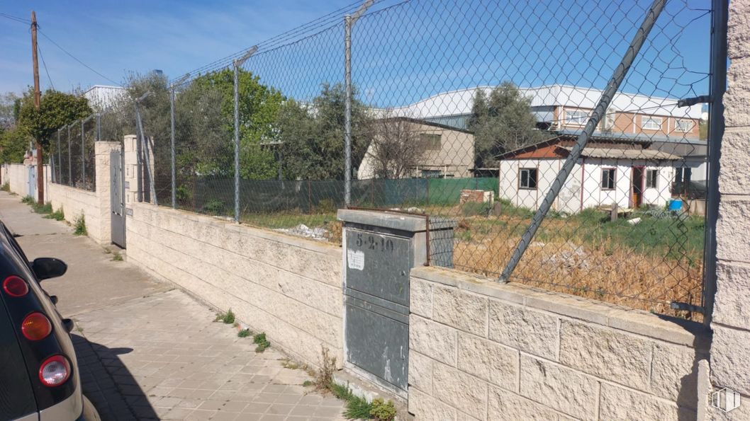 Land for sale at Polígono Igarsa, Paracuellos de Jarama, Madrid, 28860 with car, house, plant, sky, property, building, infrastructure, cloud, tree and fence around